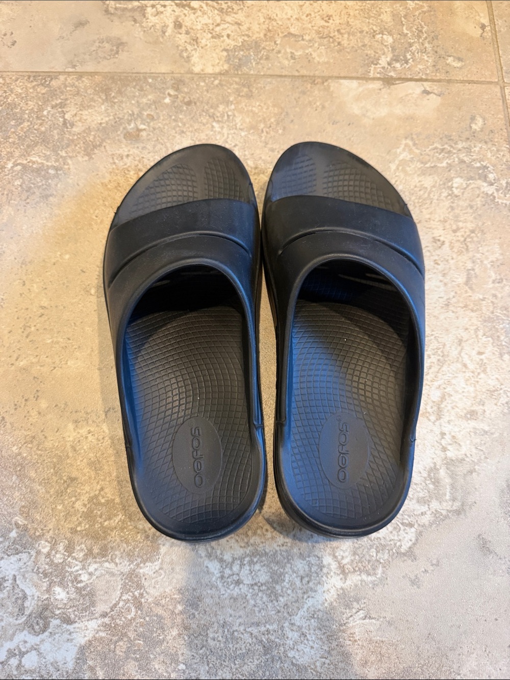 OOFOS Unisex Black Recovery Slide Sandals